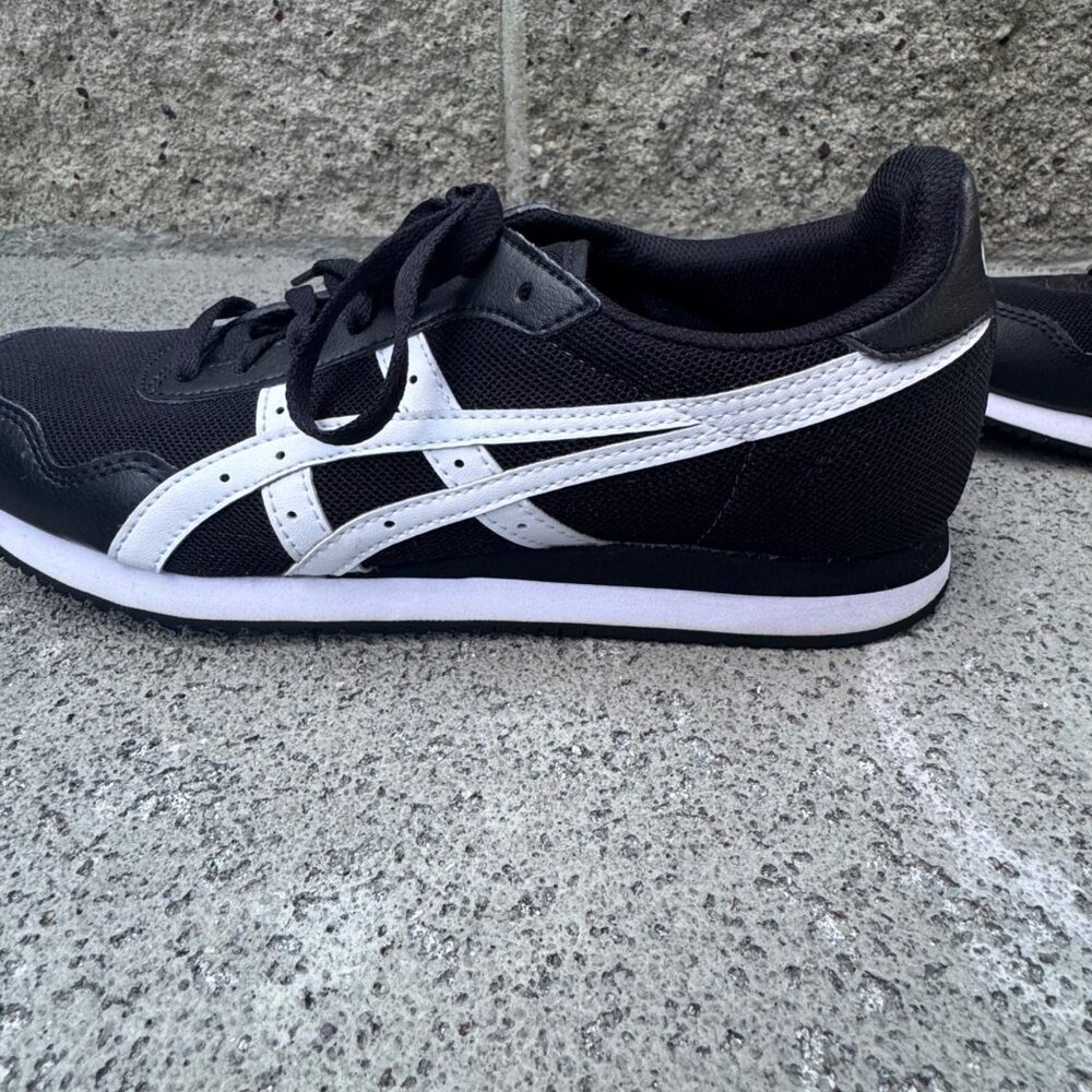 ASICS TIGER RUNNER Sneakers Mens 8.5 Womens 10 Unisex Black Retro Running Shoes - Picture 6 of 11